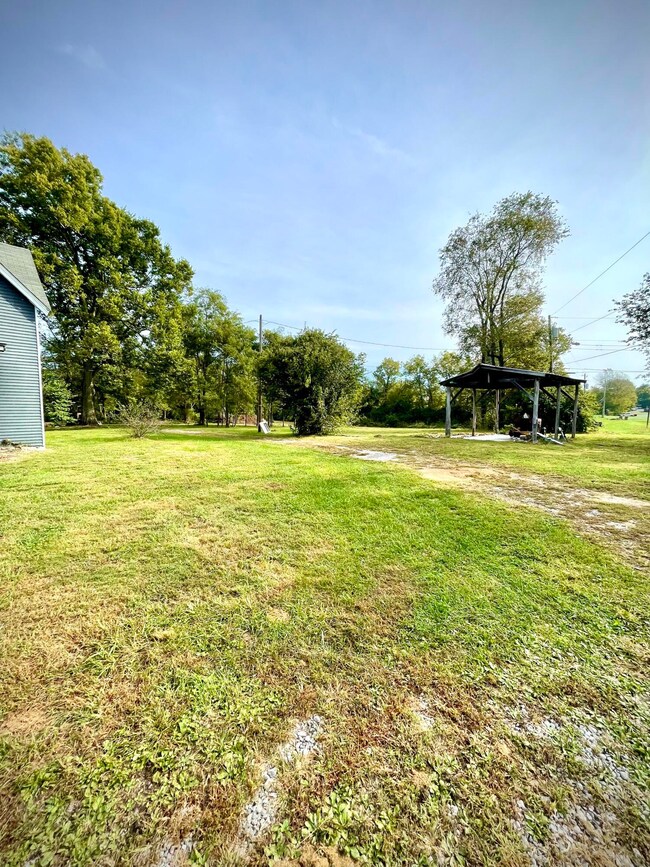 194 Mulberry St, Harrodsburg, KY 40330 - photo 3