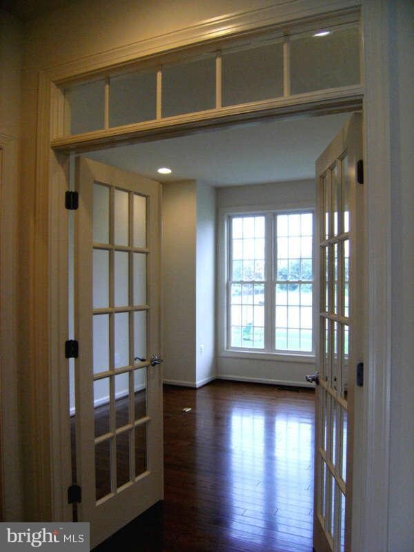 17616 Zullo Dr, Poolesville, MD 20837 - photo 3