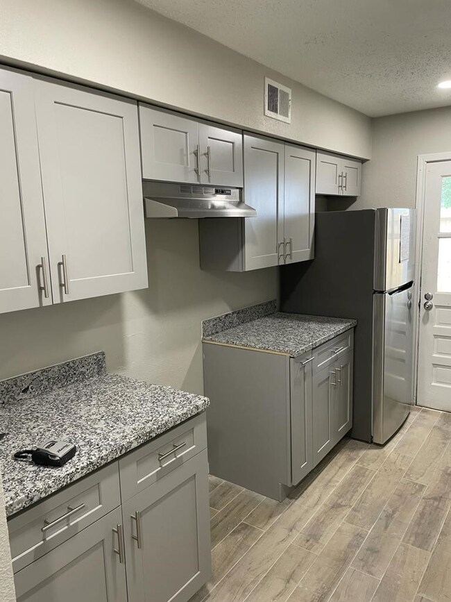 1631 Northwood St, Houston, TX 77009 - photo 2