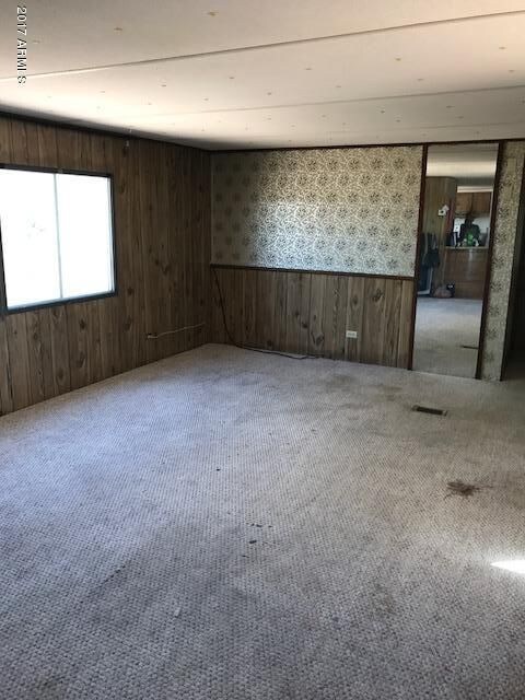 945 E. 2ND LIVING ROOM