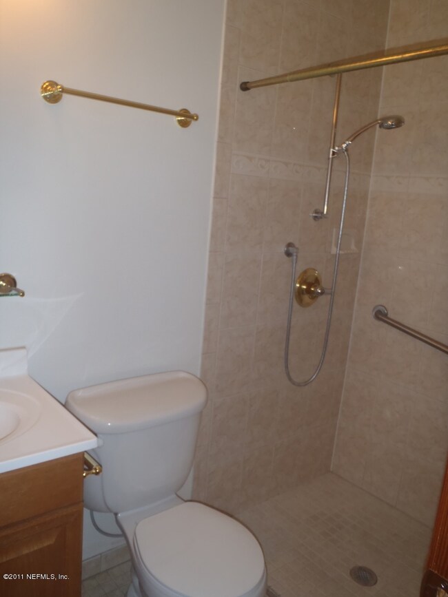 8930 Macarthur Ct S, Jacksonville, FL 32216 - photo 4