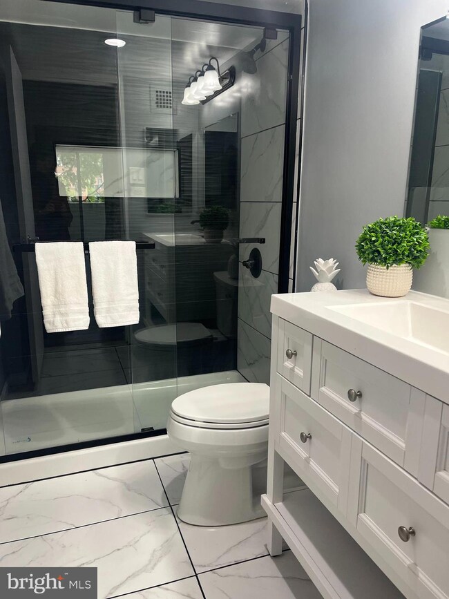 Town Square Towers unit 144, Washington, DC 20024 - photo 7