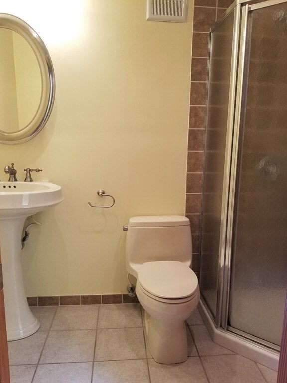 152 Quincy Shore Dr unit 25, Quincy, MA 02171 - photo 7