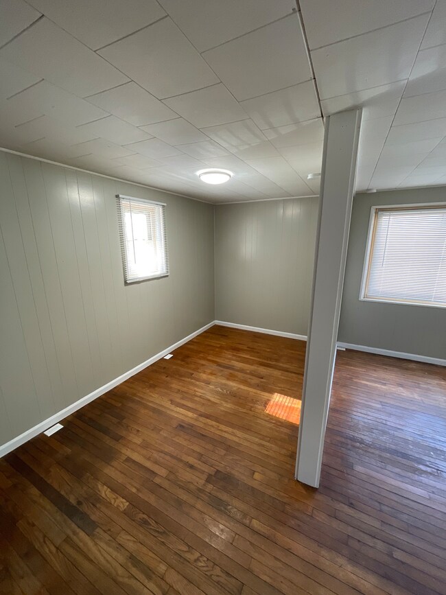 305 2nd St, Covington, IN 47932 - photo 7