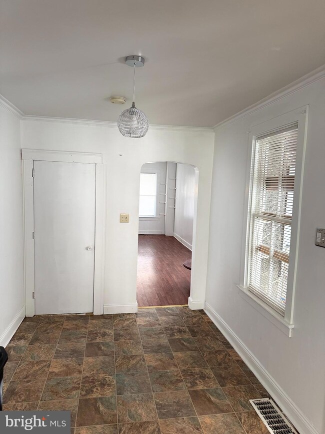 1060 Pike St, Reading, PA 19604 - photo 6