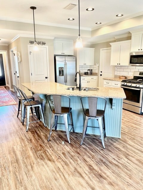 Stainless Steel appliances remain