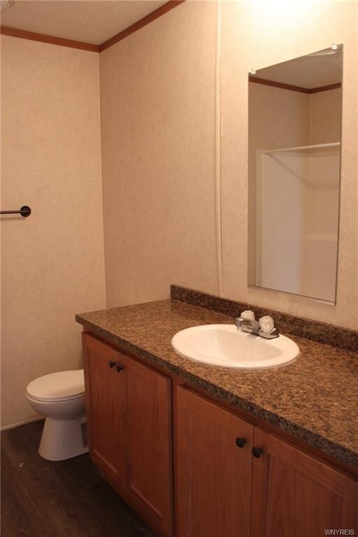 Master suite w/full bath