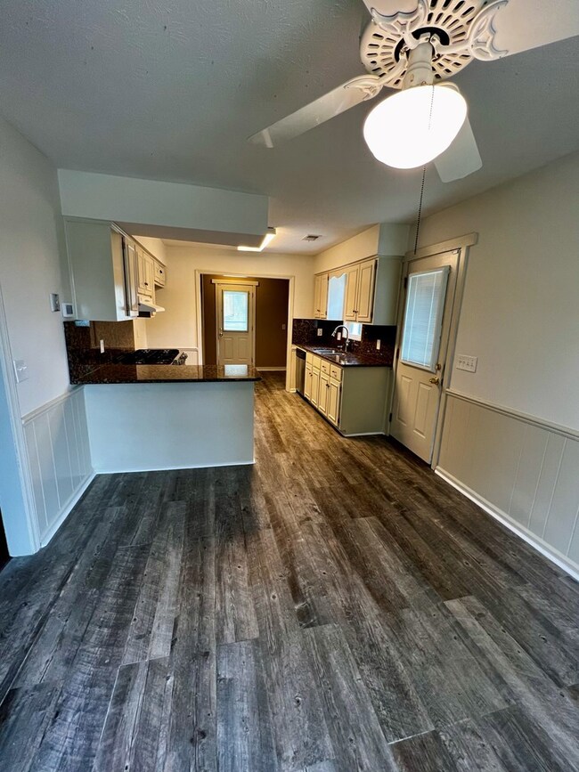 6325 Parker Dr, Columbus, GA 31907 - photo 4