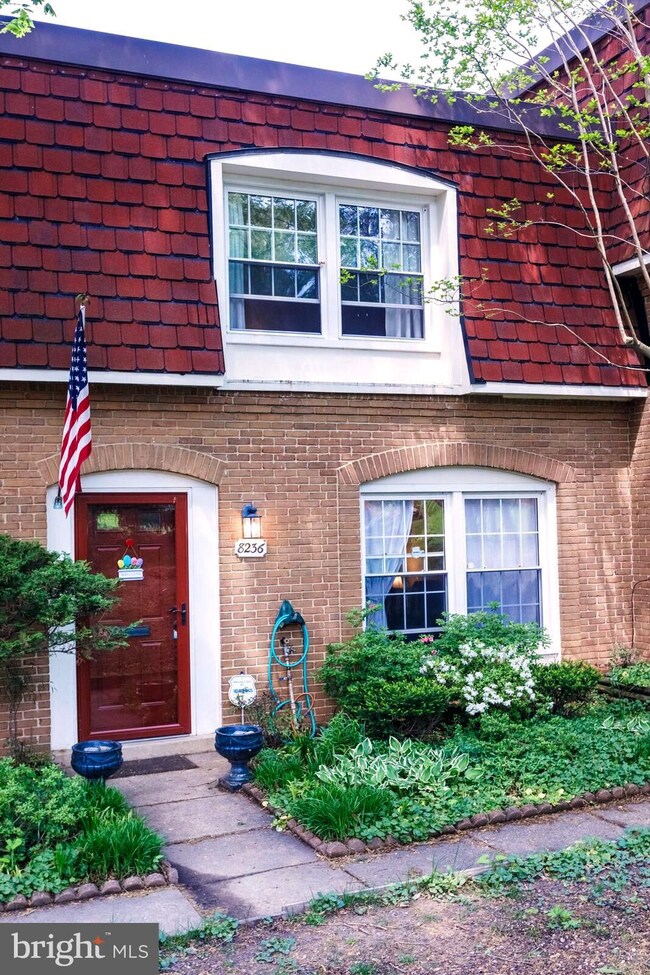 8236 Carrleigh Pkwy unit 87, Springfield, VA 22152 - photo 3