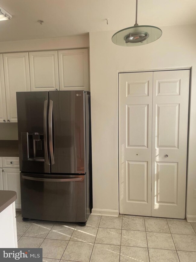 2495 Angeline Dr unit 104, Herndon, VA 20171 - photo 5