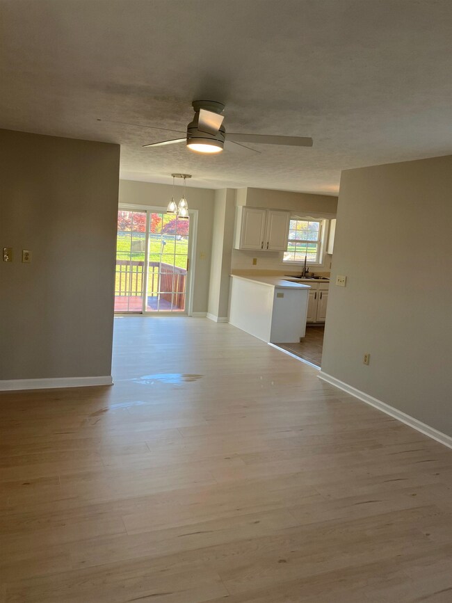 2000 Mosley St unit B, Waynesboro, VA 22980 - photo 2