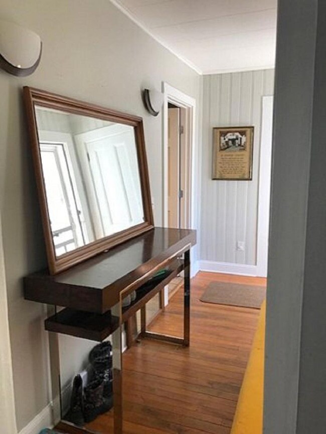First floor side entry area