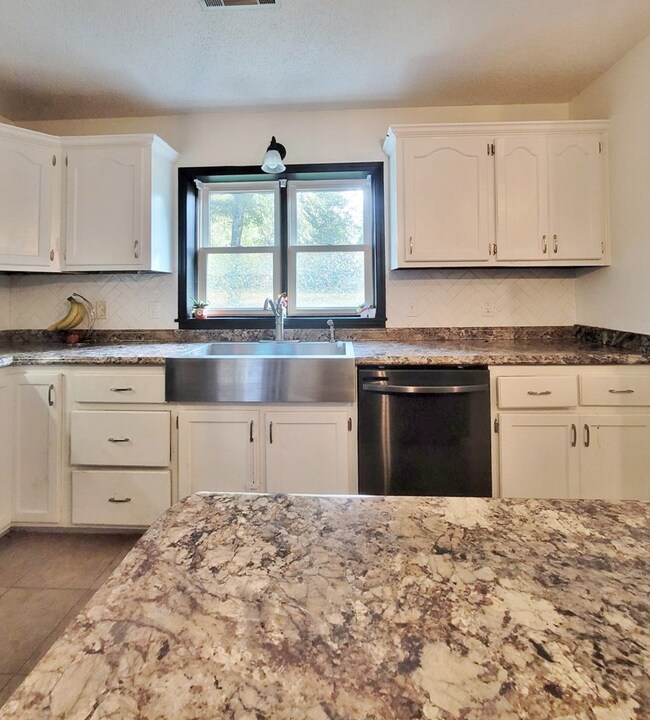 818 Miracle Ln, Vidalia, GA 30474 - photo 2