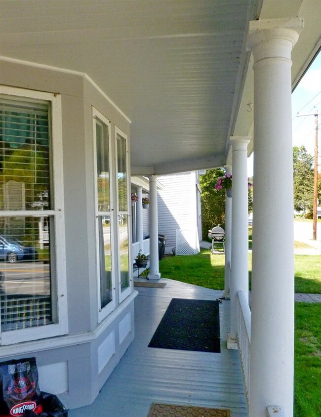 149 W Main St, Littleton, NH 03561 - photo 4