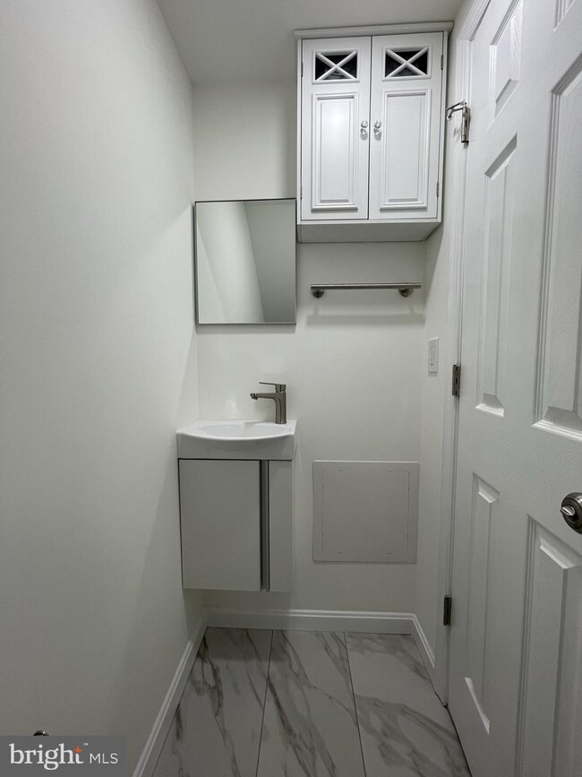 93 St Charles Square unit 93, Sterling, VA 20164 - photo 5