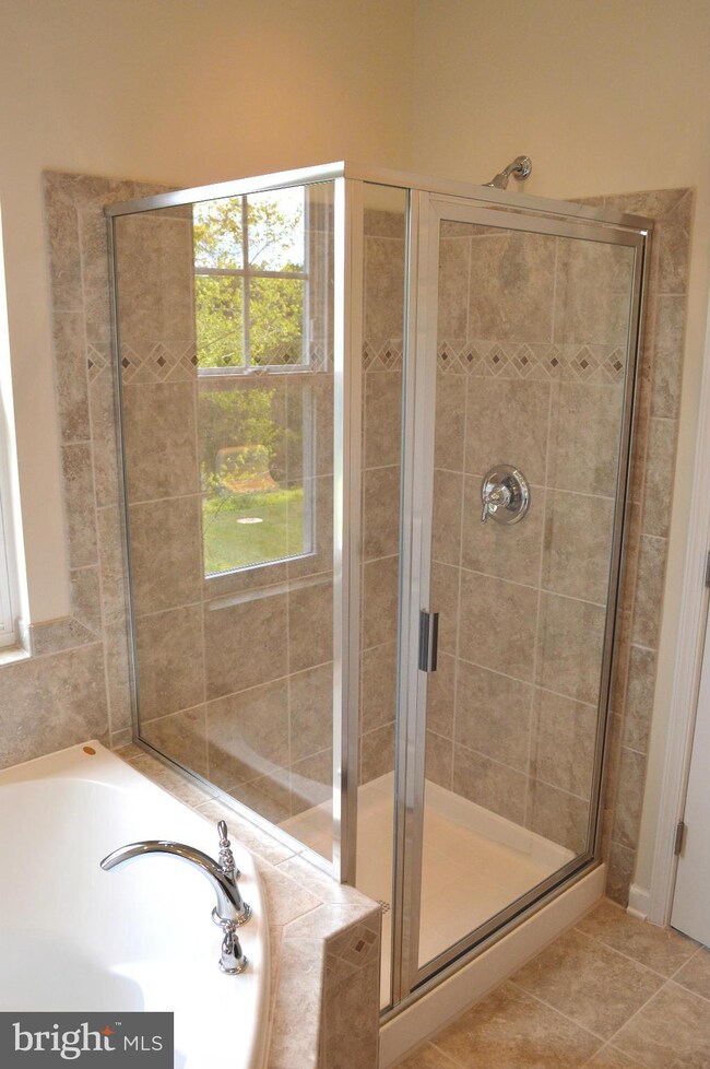 9054 Isabel Ln, Manassas Park, VA 20111 - photo 7