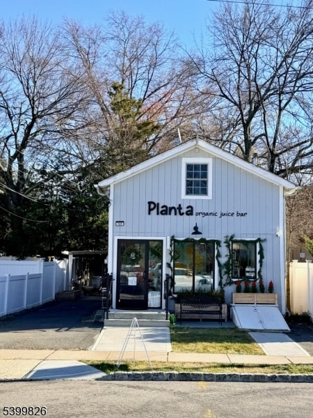 131 Pine St, Montclair, NJ 07042 - photo 2