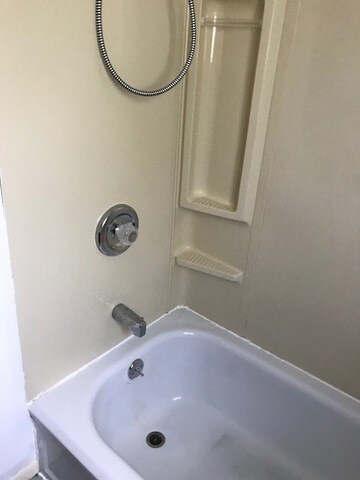 2272 Magnolia St, Des Plaines, IL 60018 - photo 3