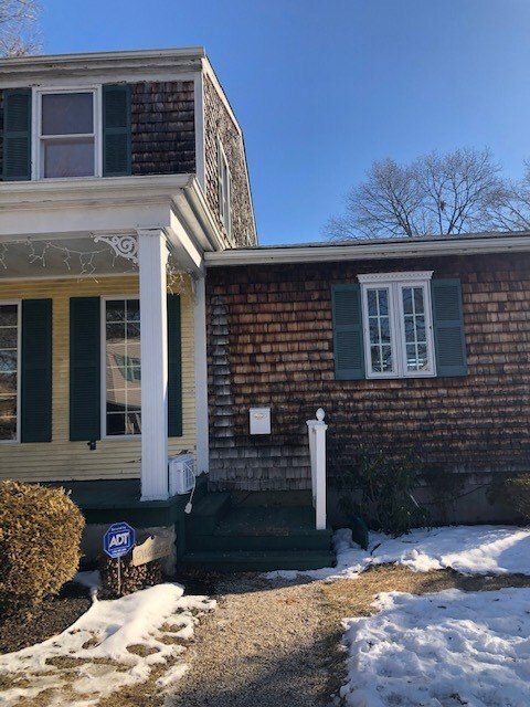 31 Theresa St, Riverside, RI 02915 - photo 5