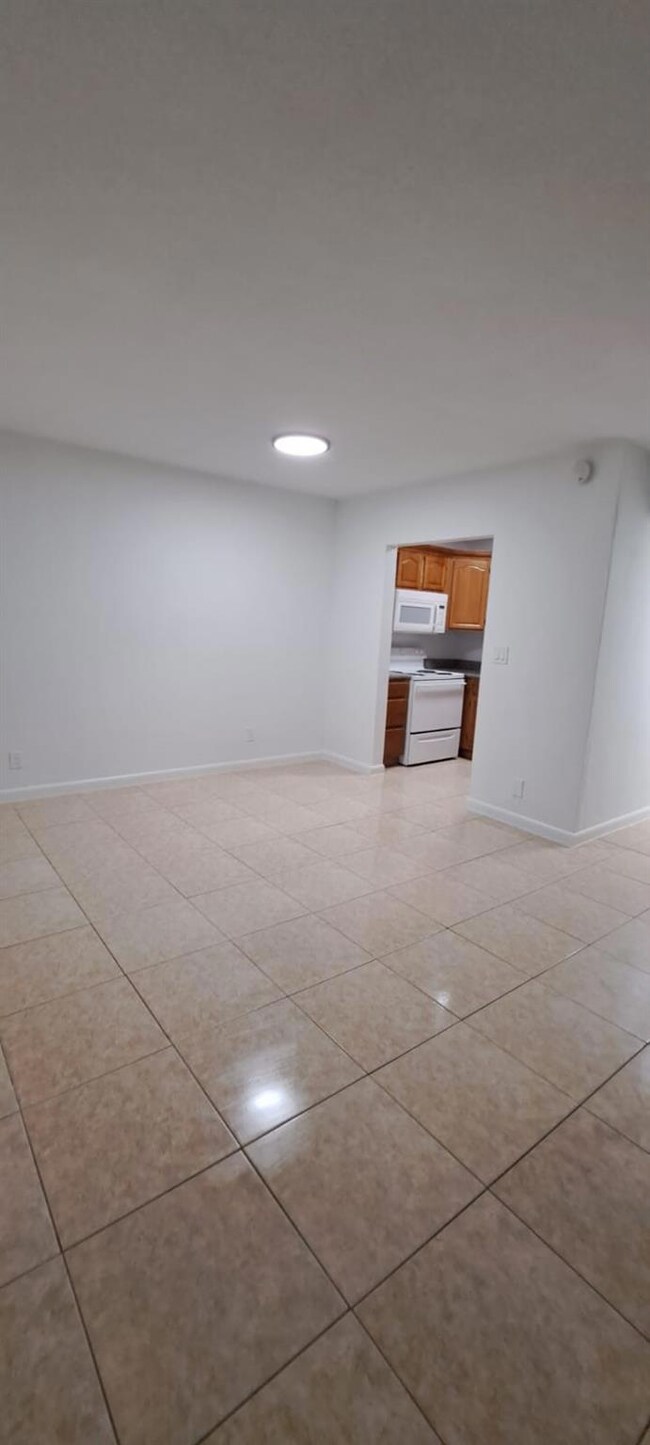 3030 NE 21st Terrace unit 8, Fort Lauderdale, FL 33306 - photo 2