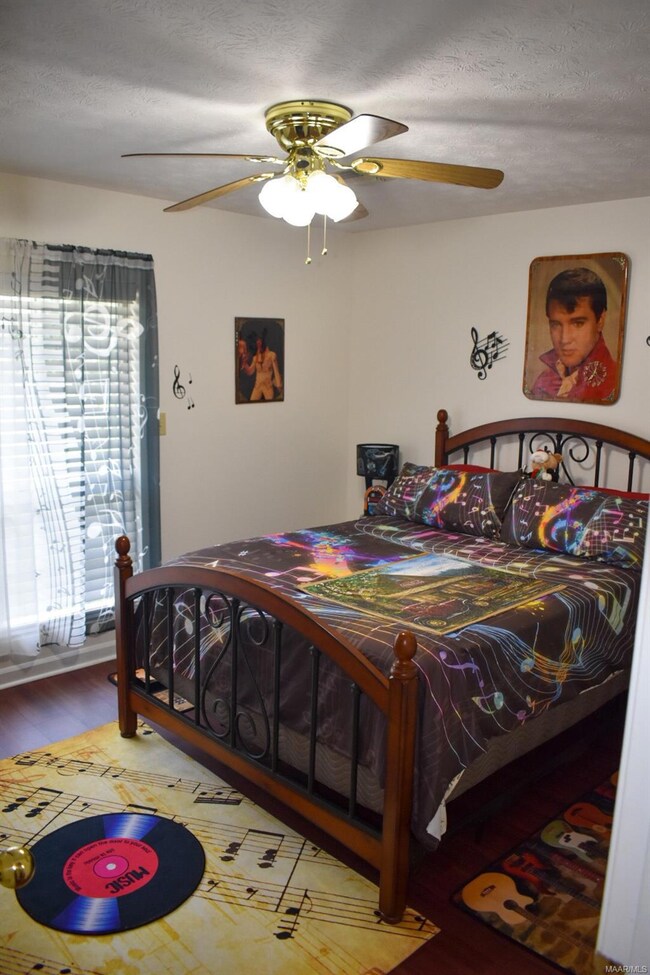 Yes, it's an ELVIS-themed bedroom!