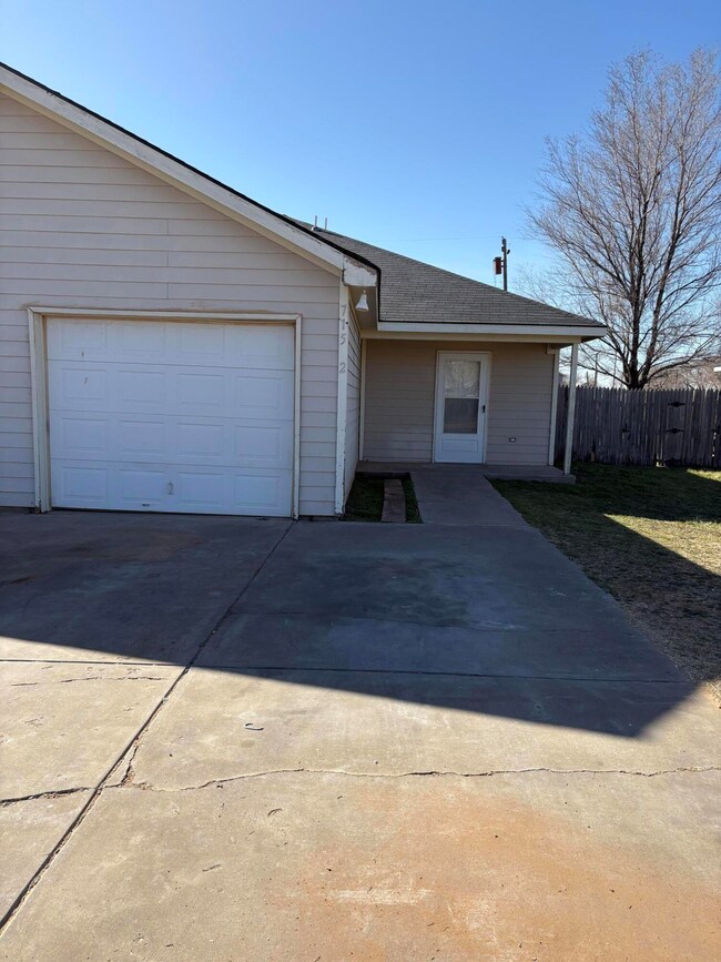 715 43rd St unit 1&2, Lubbock, TX 79404 - photo 2