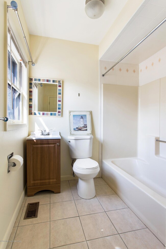 28 E Front St unit Upstairs, Keyport, NJ 07735 - photo 7