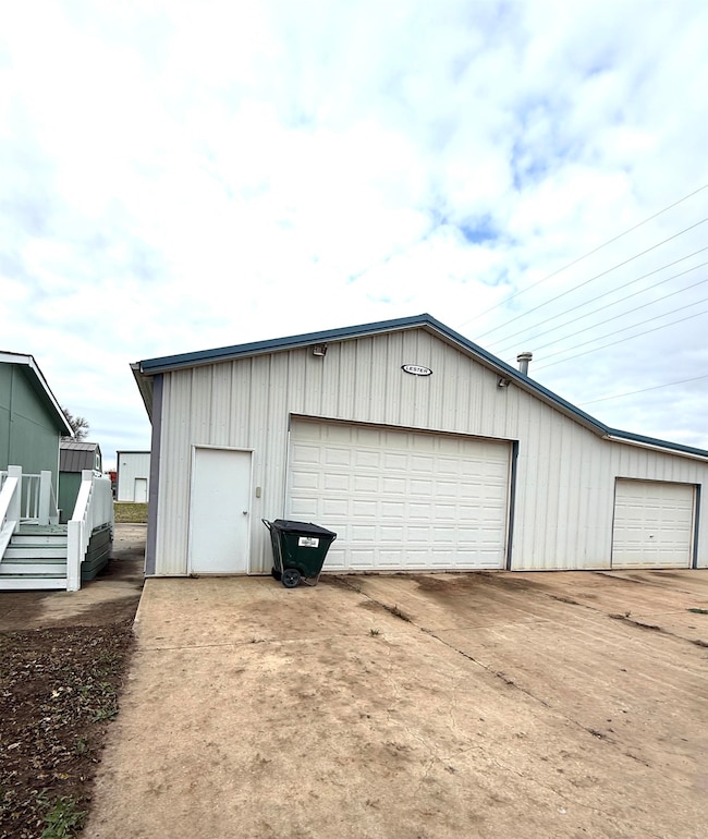 610 Ash St, Harper, KS 67058 - photo 4