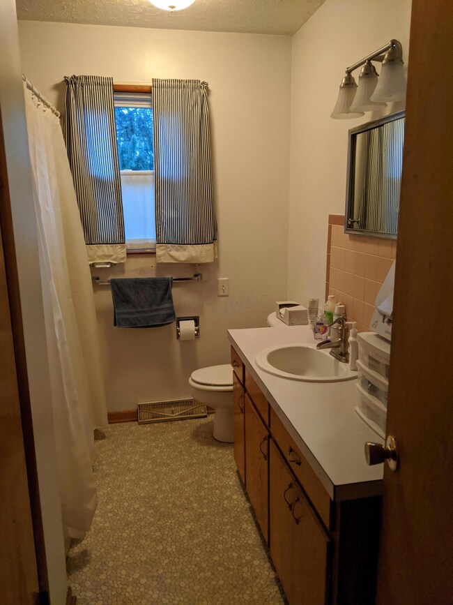 5681 Mason Dr SE, Lancaster, OH 43130 - photo 7