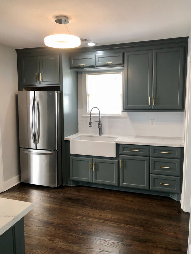 2200 Avenue M, Rosenberg, TX 77471 - photo 6