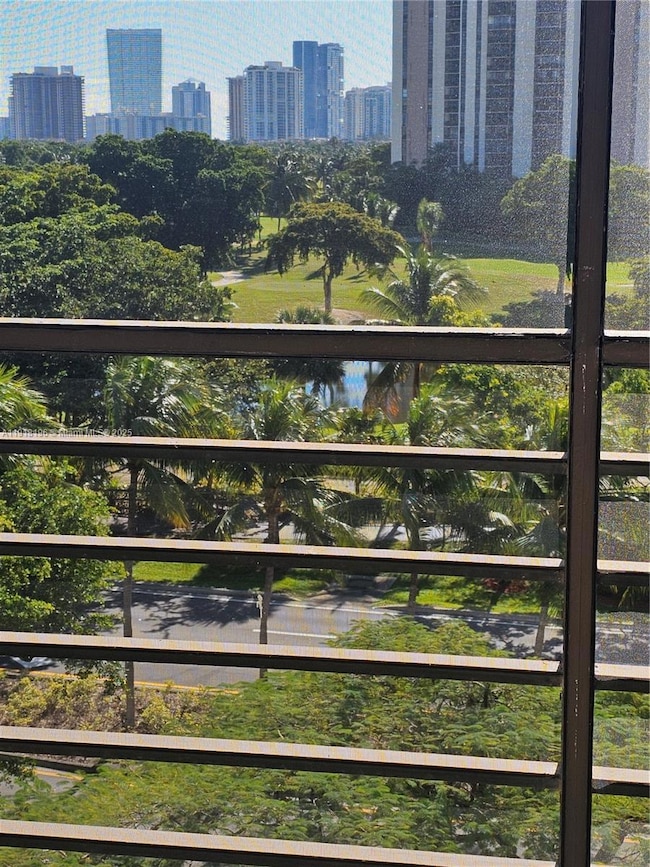 20500 W Country Club Dr unit 716, Aventura, FL 33180 - photo 5