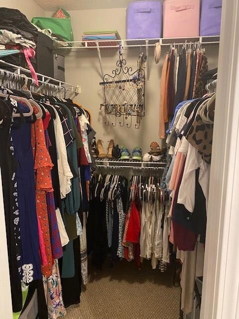 walk in closet in MBR
