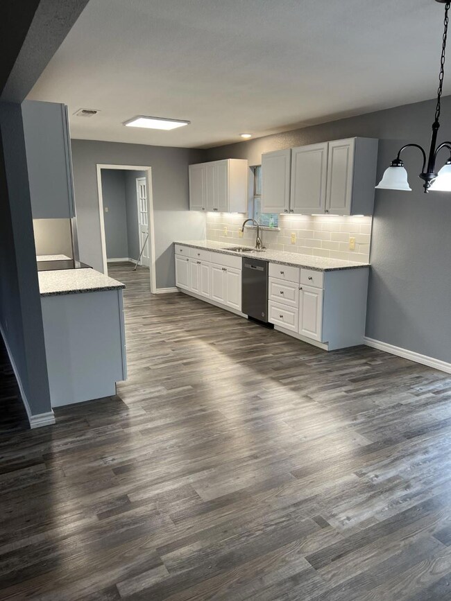 4600 Buffalo Ln, Joshua, TX 76058 - photo 6