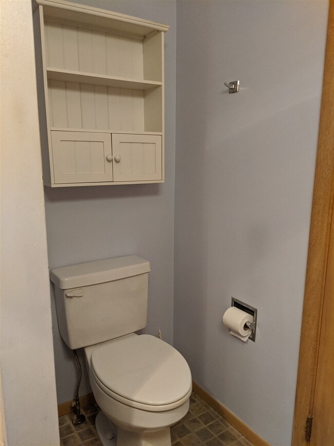 866 W Van Buren St, Berne, IN 46711 - photo 6