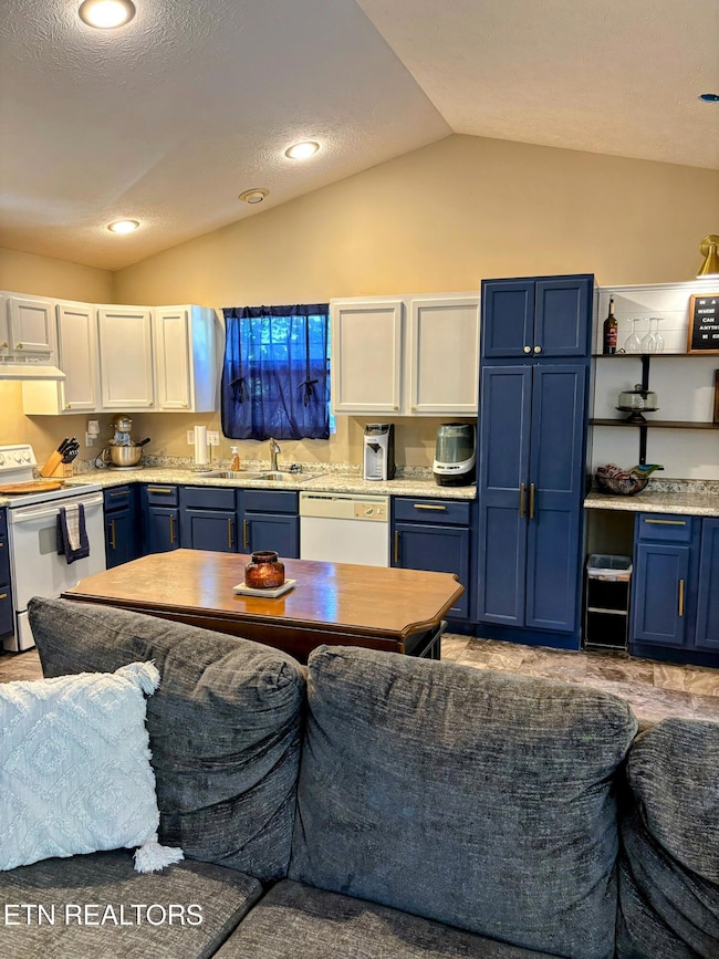 FR into Kitchen
