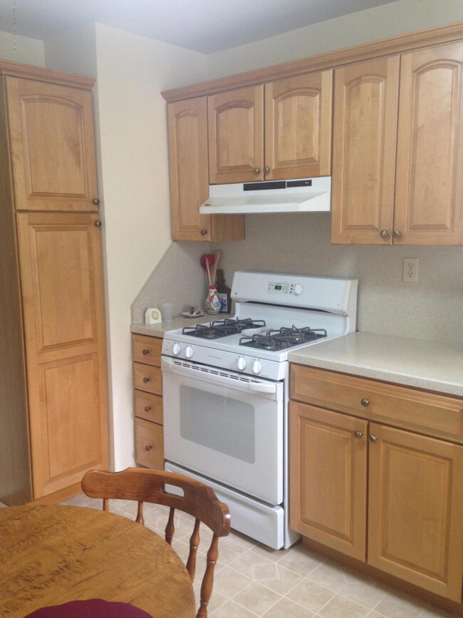 1145 Clove Rd, Staten Island, NY 10301 - photo 4