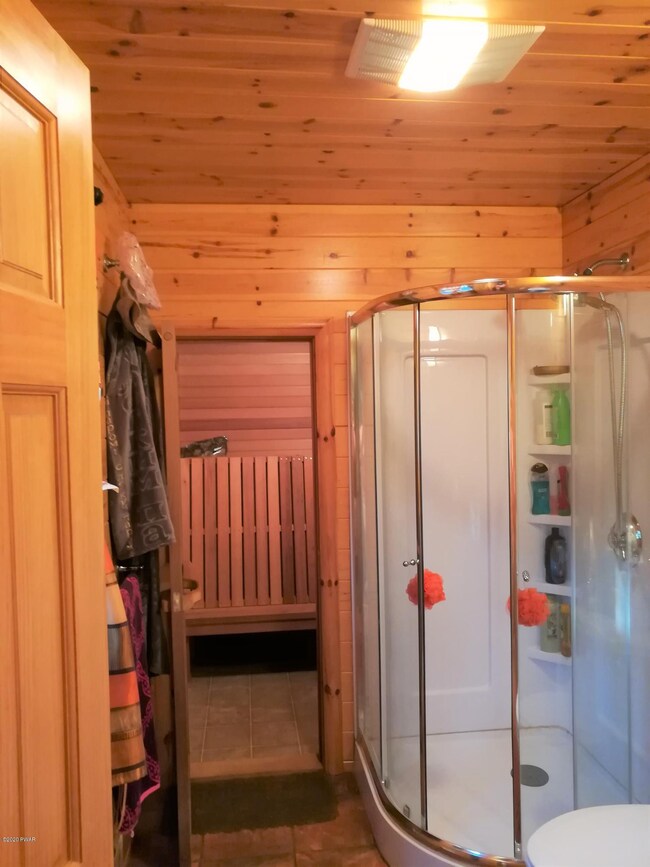 237 Washington Dr, Dingmans Ferry, PA 18328 - photo 7