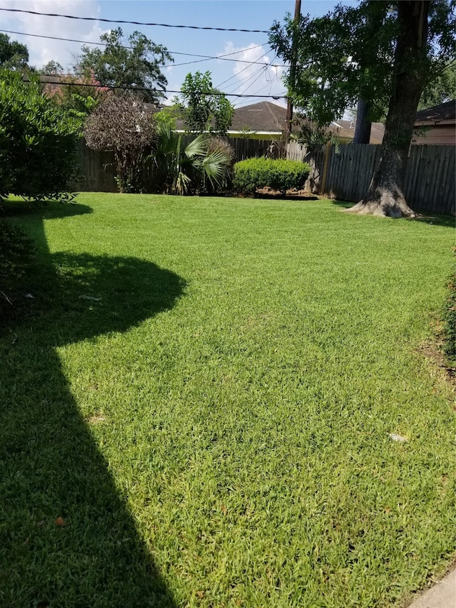 1042 Creekmont Dr, Houston, TX 77091 - photo 4