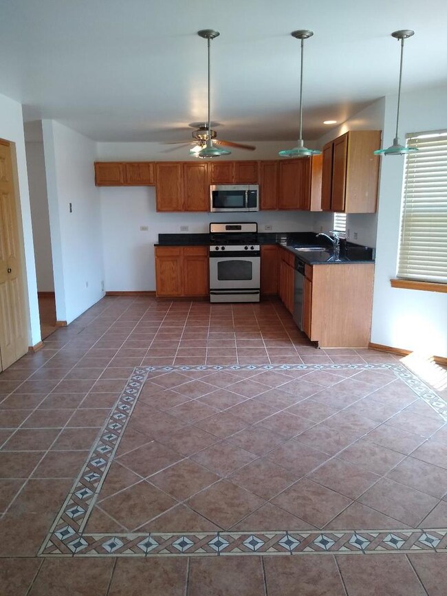 3916 172nd St, Country Club Hills, IL 60478 - photo 3