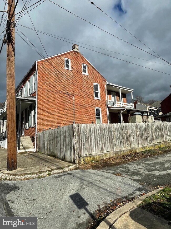 353 S 3rd St, Columbia, PA 17512 - photo 3
