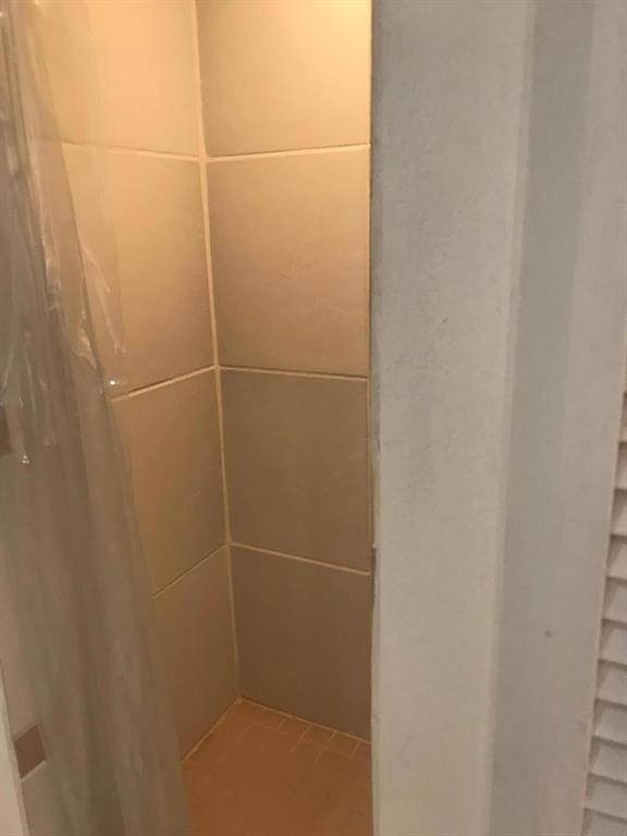 Shower in extra bedroom