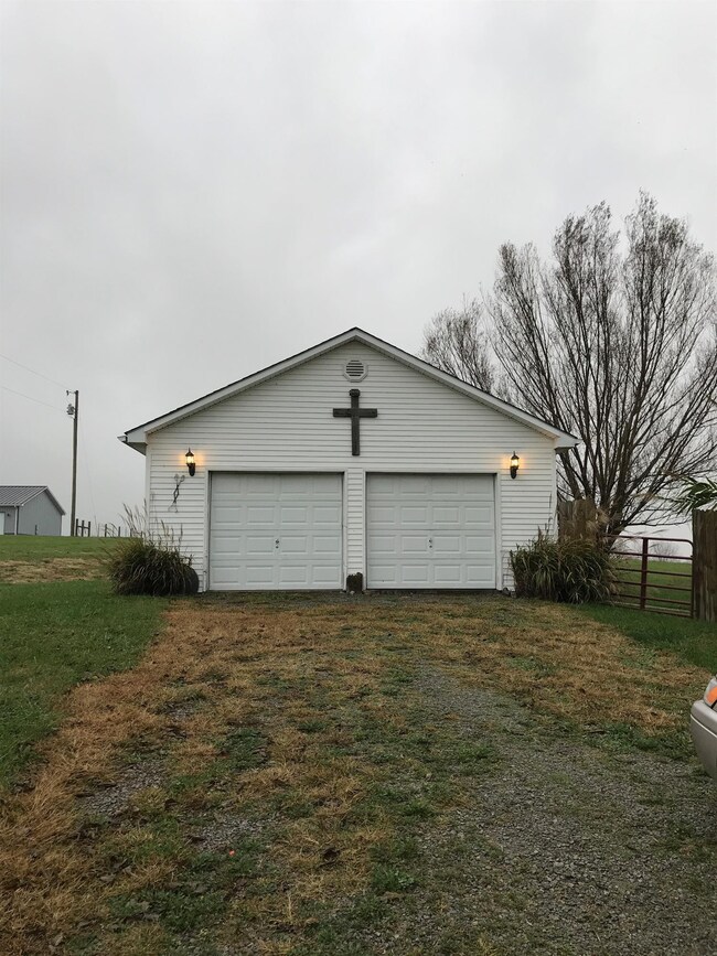 415 Paradise Camp Rd, Harrodsburg, KY 40330 - photo 2