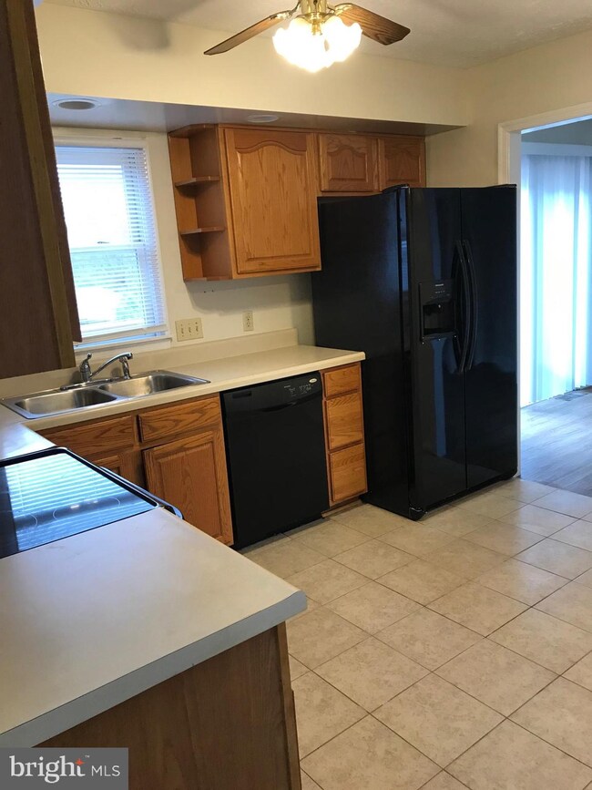 100 Oakmont Cir, Winchester, VA 22602 - photo 6