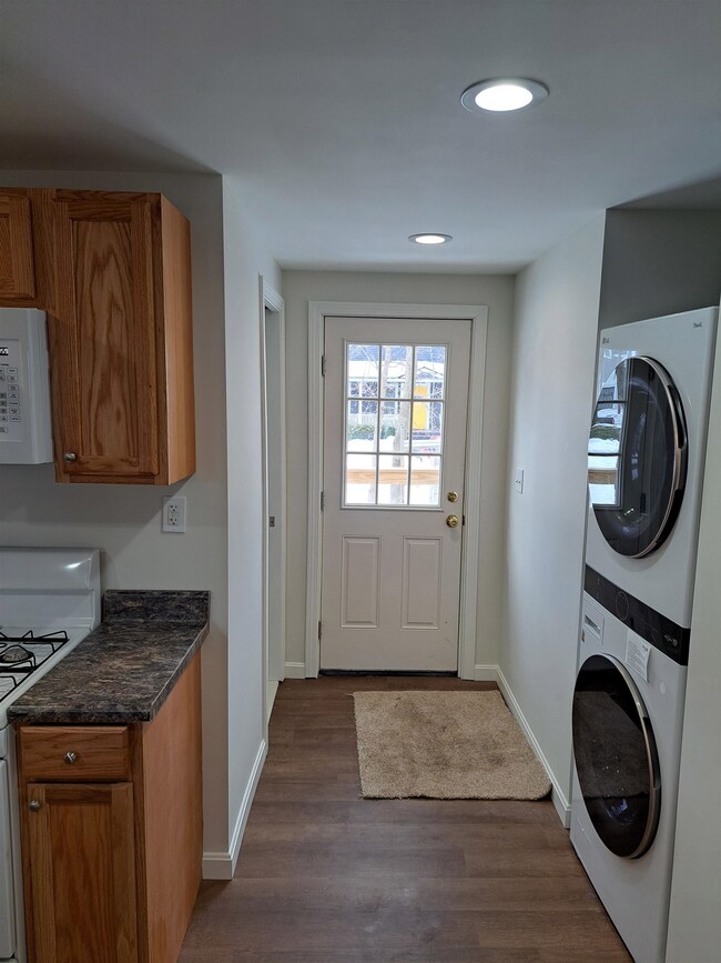 22 Perley St unit B, Concord, NH 03301 - photo 3