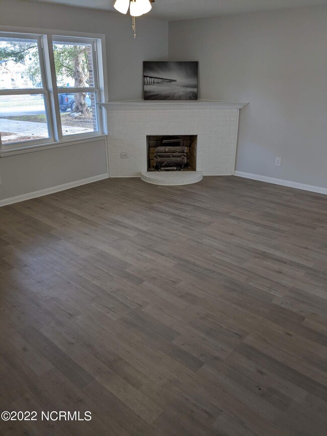 203 Thames Dr, Jacksonville, NC 28546 - photo 5