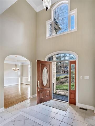 Grand 2-Story Foyer
