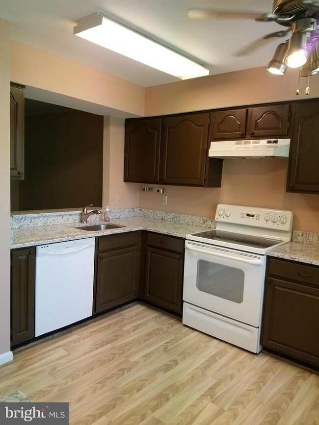 6311 Trevilian Place, Centreville, VA 20121 - photo 3