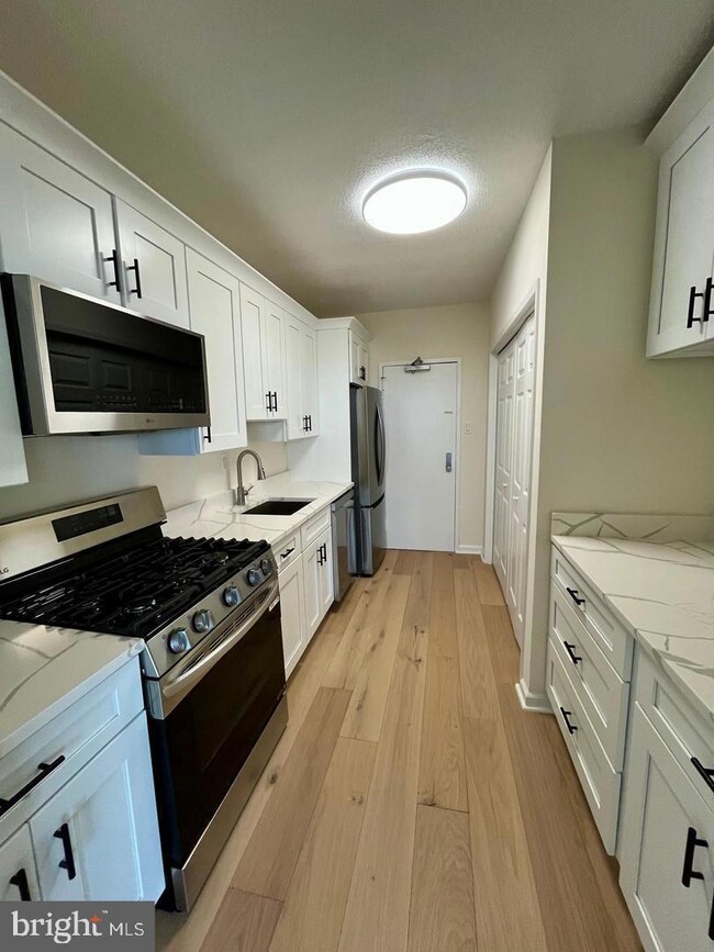 Hyde Park Condominium unit 912, Arlington, VA 22203 - photo 3