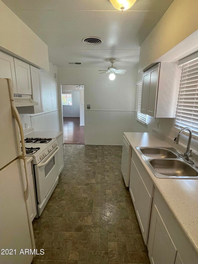 302 E Alvarado Rd, Phoenix, AZ 85004 - photo 7