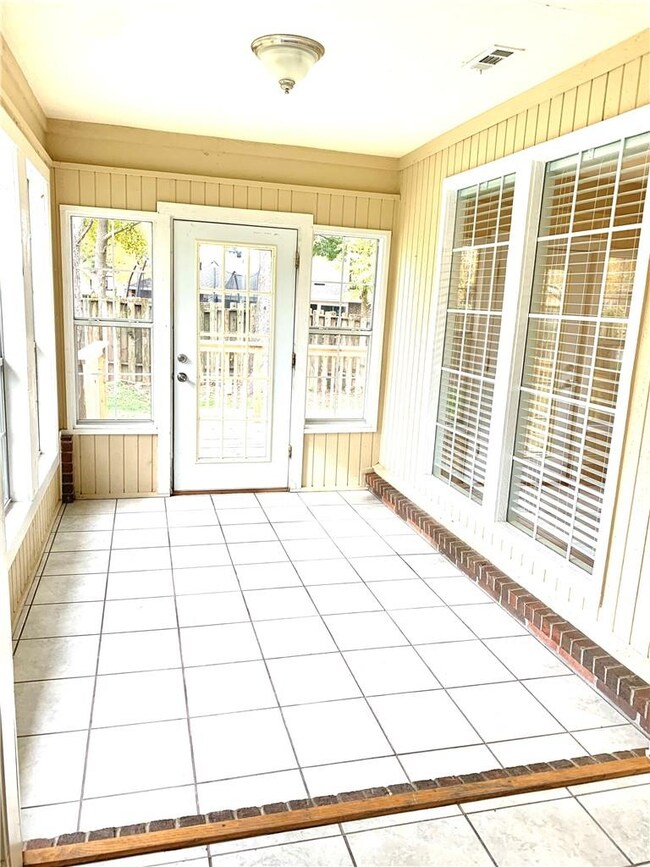 1704 S 22nd St, Rogers, AR 72758 - photo 2